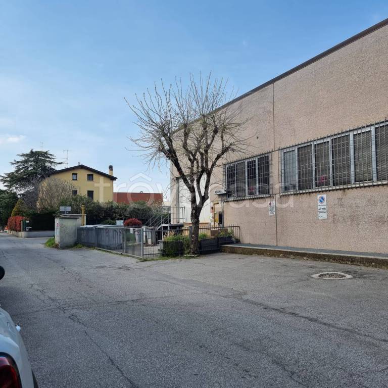 locale commerciale in affitto a Bologna in zona Centro Storico
