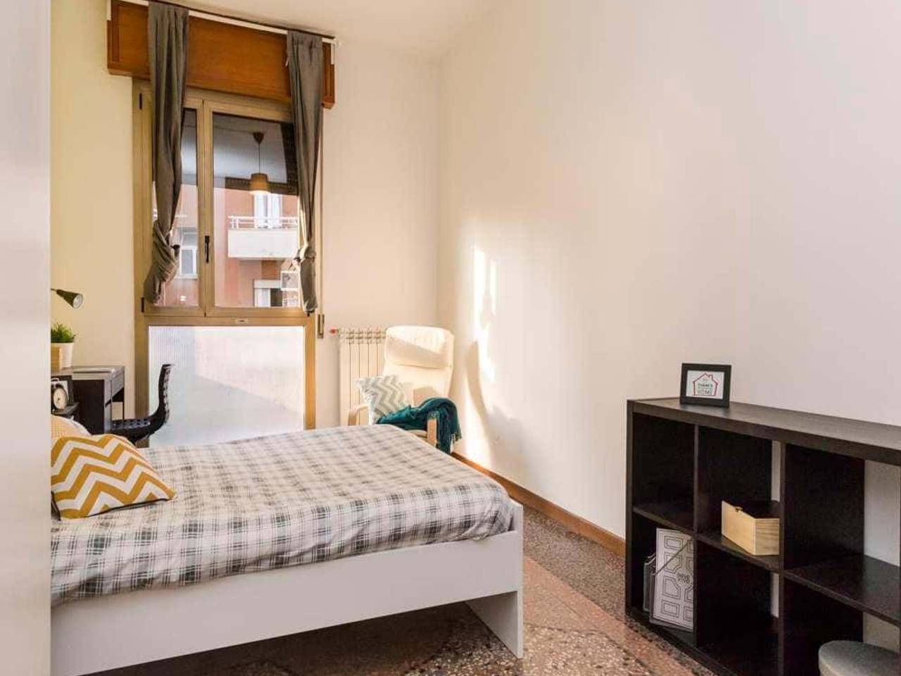 negozio in affitto a Bologna in zona Saragozza
