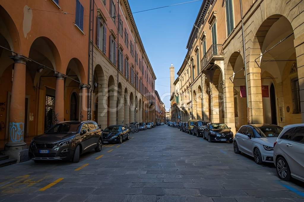 locale commerciale in affitto a Bologna in zona Santo Stefano