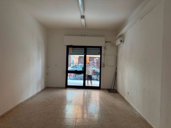locale commerciale in affitto a Bologna in zona San Vitale