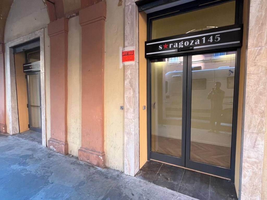 negozio in affitto a Bologna in zona Saragozza