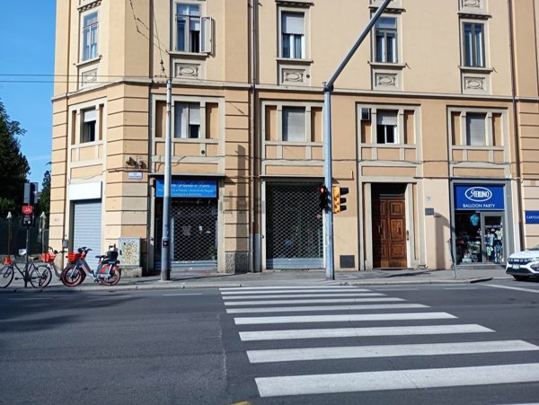 negozio in affitto a Bologna in zona Murri