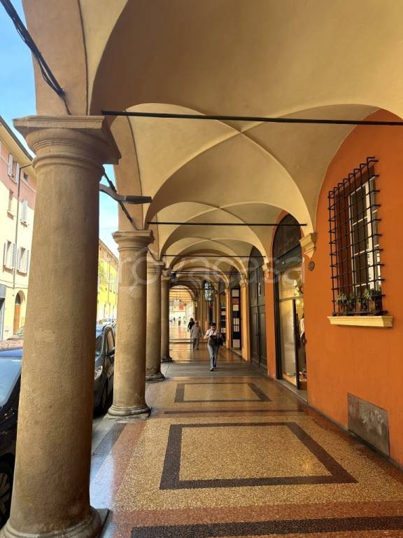 negozio in affitto a Bologna in zona Santo Stefano