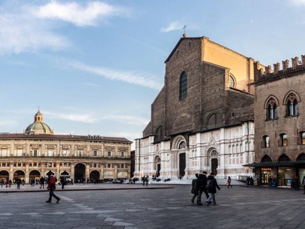 negozio in affitto a Bologna in zona Centro Storico