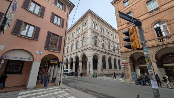 negozio in affitto a Bologna in zona Centro Storico