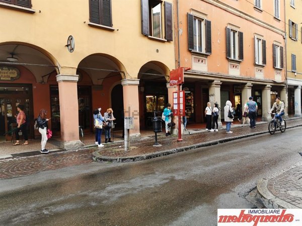 locale commerciale in affitto a Bologna