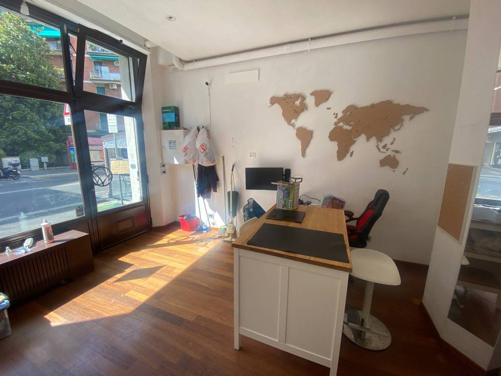 negozio in affitto a Bologna in zona Saffi