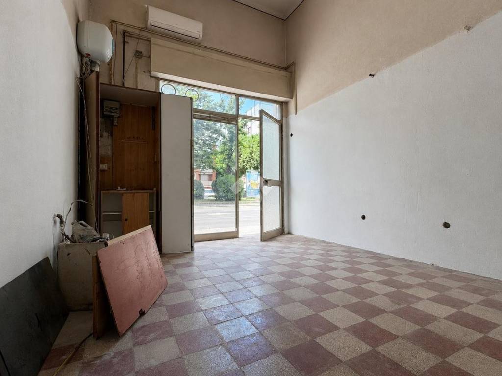 negozio in affitto a Bologna in zona Bolognina