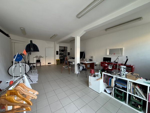 locale commerciale in affitto a Bologna