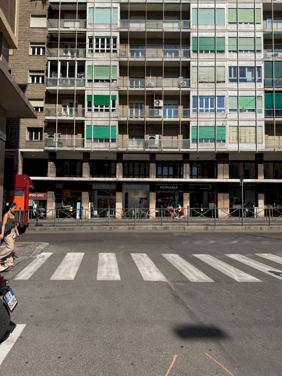 negozio in affitto a Bologna in zona Quartiere Porto