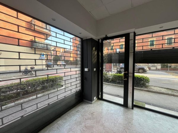 negozio in affitto a Bologna in zona Saragozza