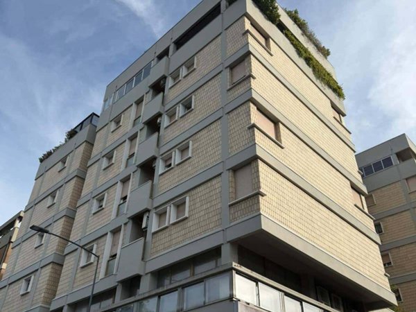 negozio in affitto a Bologna in zona San Donato