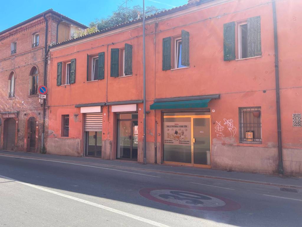 negozio in affitto a Bologna in zona Colli