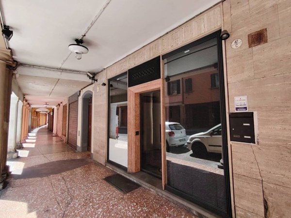 negozio in affitto a Bologna in zona Saragozza