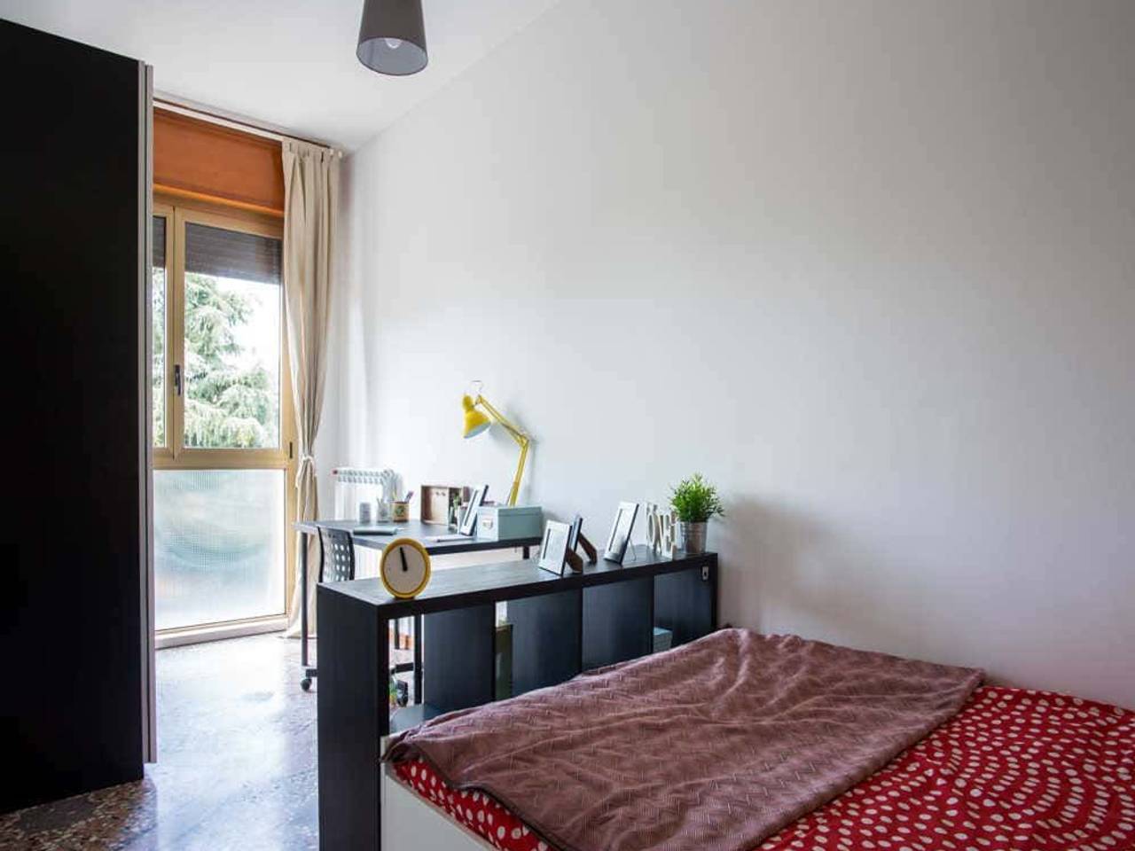 negozio in affitto a Bologna in zona Saragozza