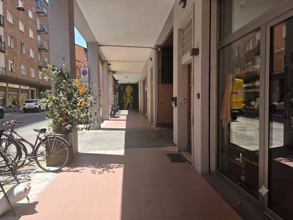 negozio in affitto a Bologna in zona San Vitale