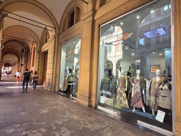 negozio in affitto a Bologna in zona Quartiere Porto