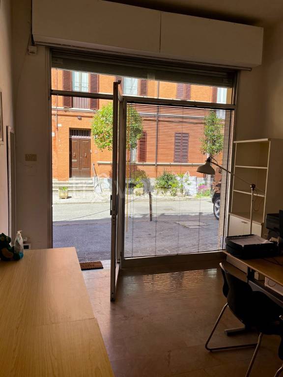 negozio in affitto a Bologna in zona Savena