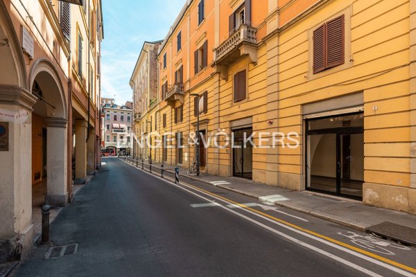 locale commerciale in affitto a Bologna in zona Saragozza