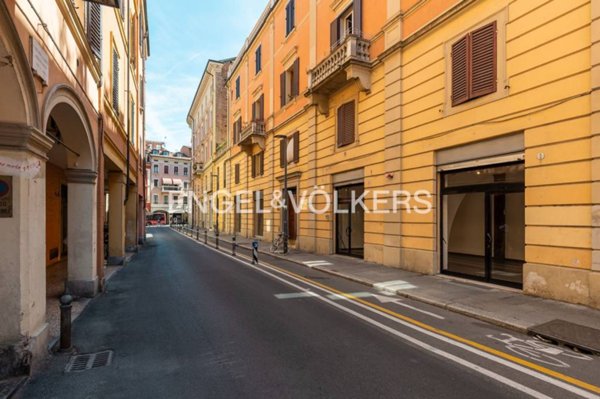 negozio in affitto a Bologna in zona Saragozza