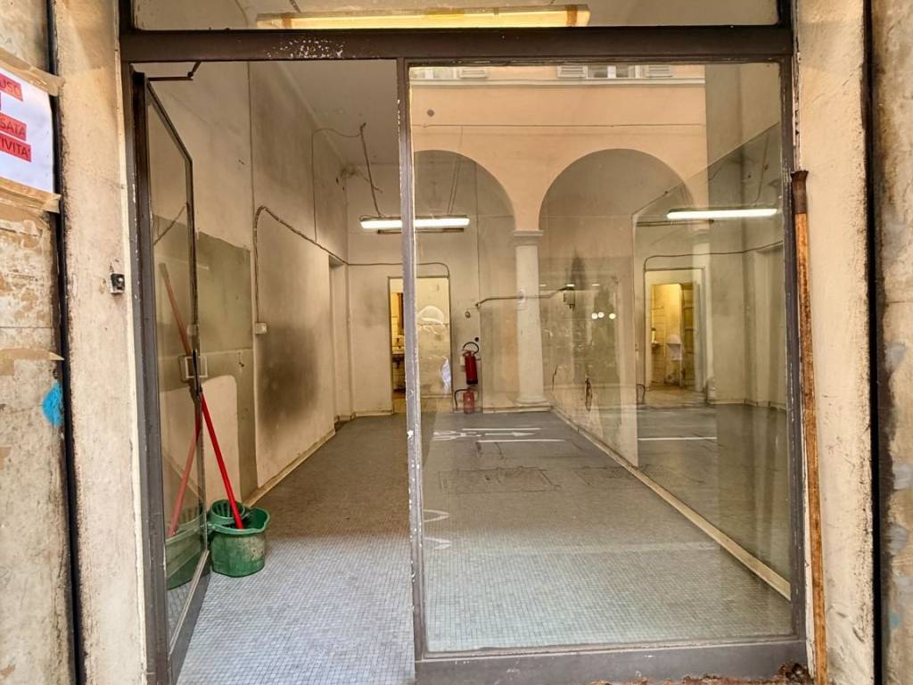 negozio in affitto a Bologna in zona Santo Stefano