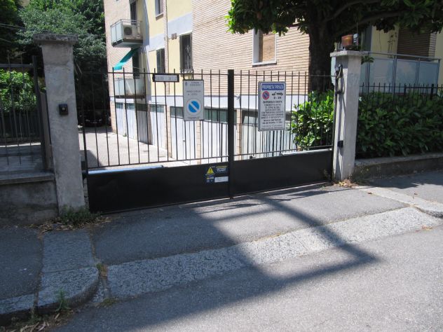 locale di sgombero in affitto a Bologna in zona Andrea Costa