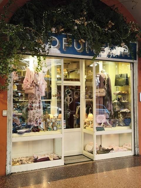 negozio in affitto a Bologna in zona Santo Stefano