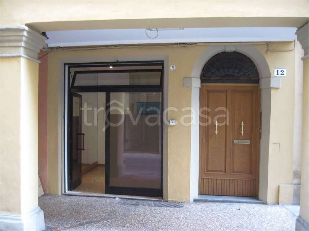 negozio in affitto a Bologna in zona Saragozza