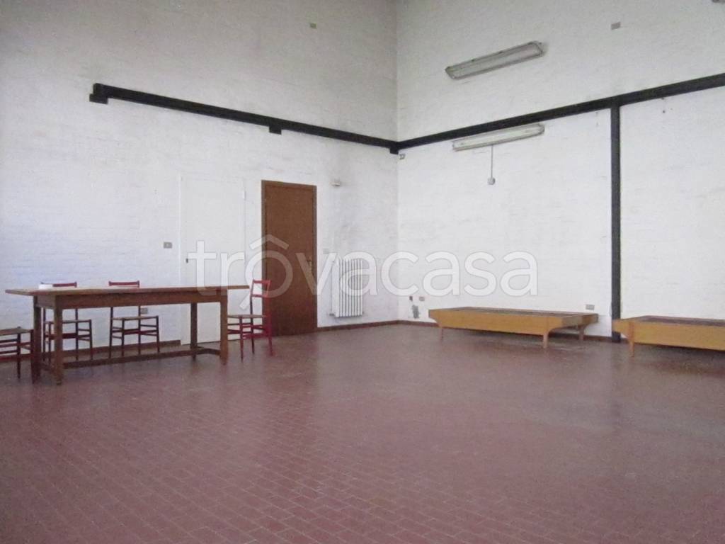 locale commerciale in affitto a Bologna in zona Mazzini