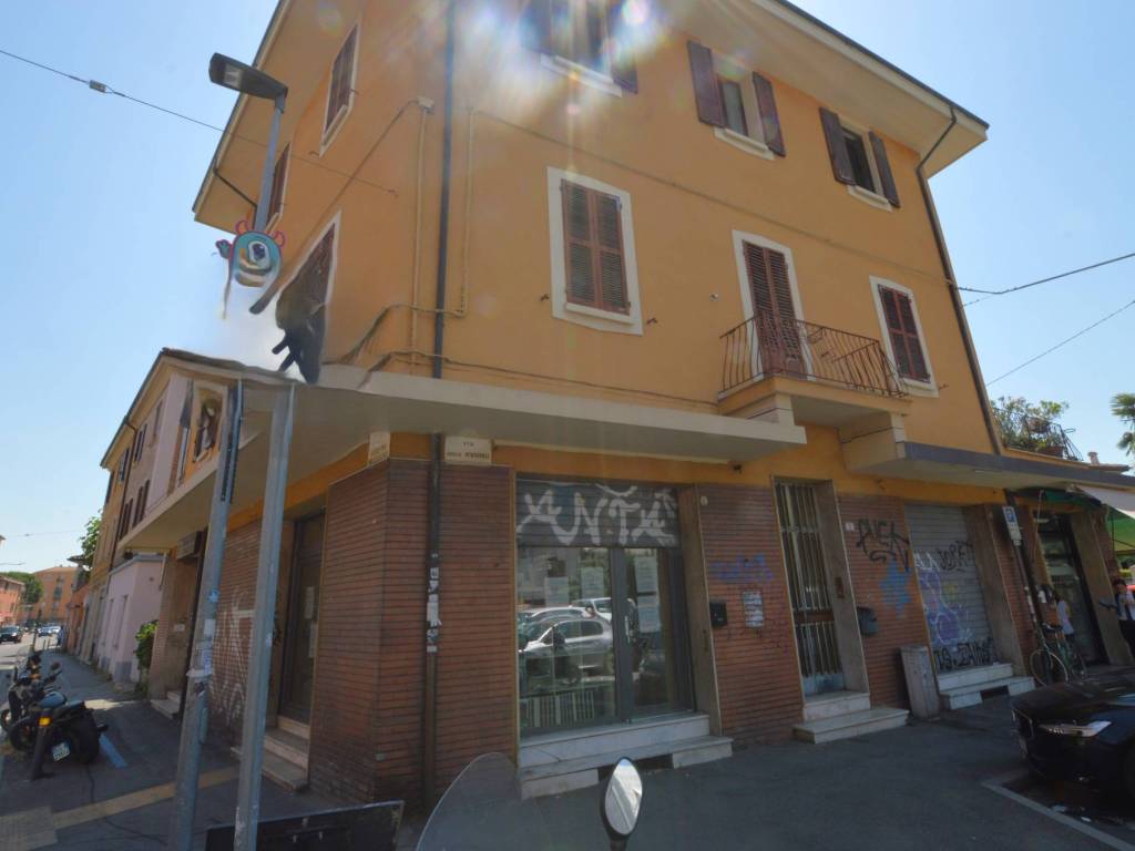negozio in affitto a Bologna in zona San Vitale