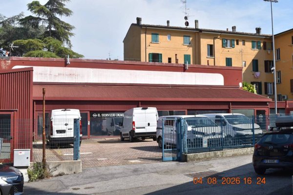 negozio in affitto a Bologna in zona Mazzini