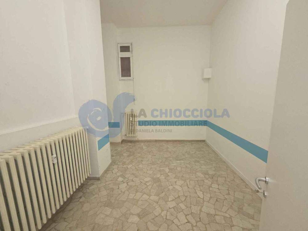 locale commerciale in affitto a Bologna in zona Saragozza
