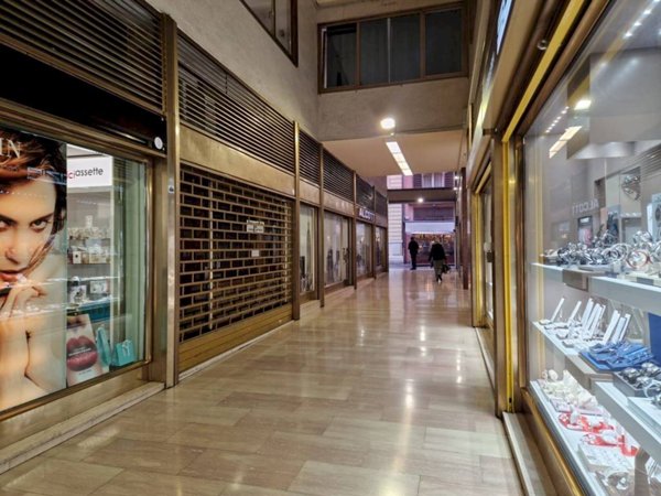 negozio in affitto a Bologna in zona Centro Storico