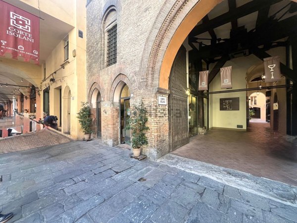 negozio in affitto a Bologna in zona Centro Storico