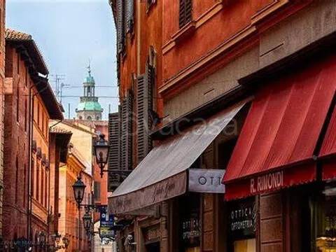 negozio in affitto a Bologna in zona Centro Storico