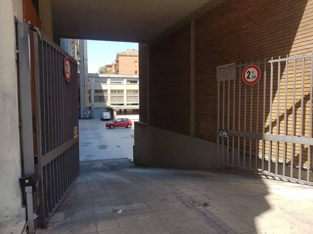 box auto in affitto a Bologna in zona Savena