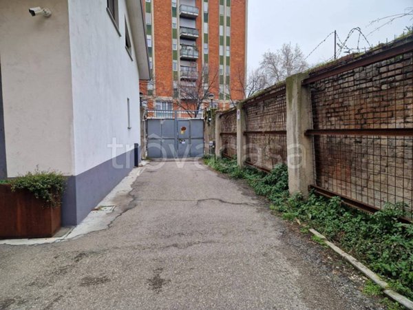 box auto in affitto a Bologna in zona Marconi