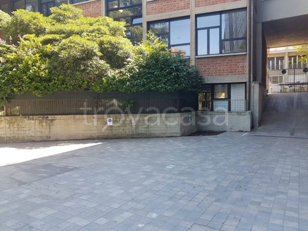 box auto in affitto a Bologna in zona Mazzini