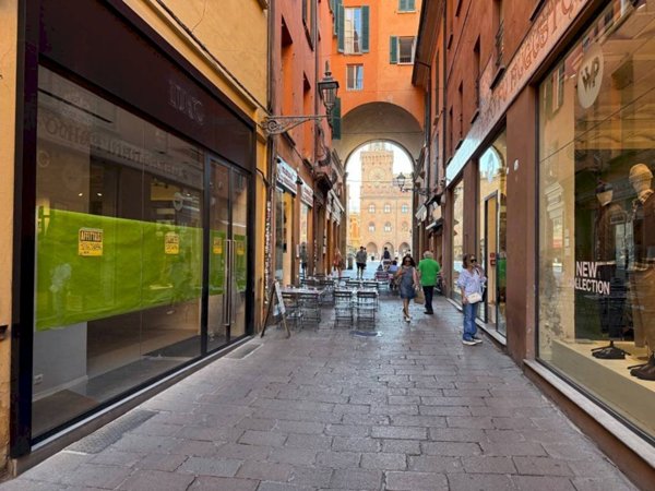negozio in affitto a Bologna in zona Centro Storico