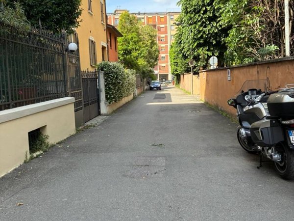 box auto in affitto a Bologna in zona Centro Storico