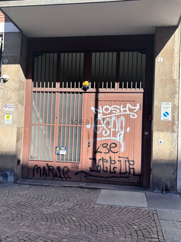 box auto in affitto a Bologna in zona Marconi
