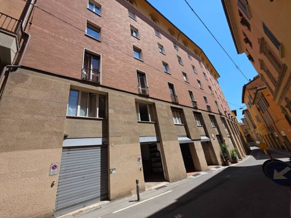 box auto in affitto a Bologna in zona Centro Storico