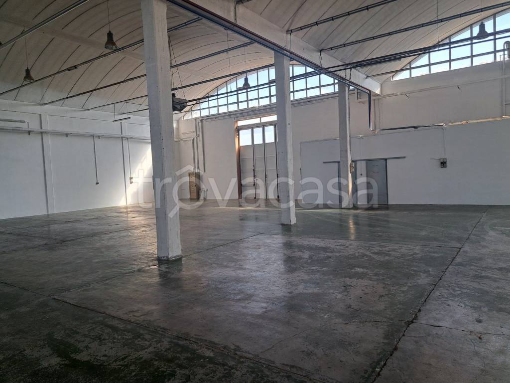 locale commerciale in affitto a Budrio
