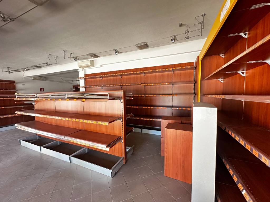 negozio in affitto a Budrio