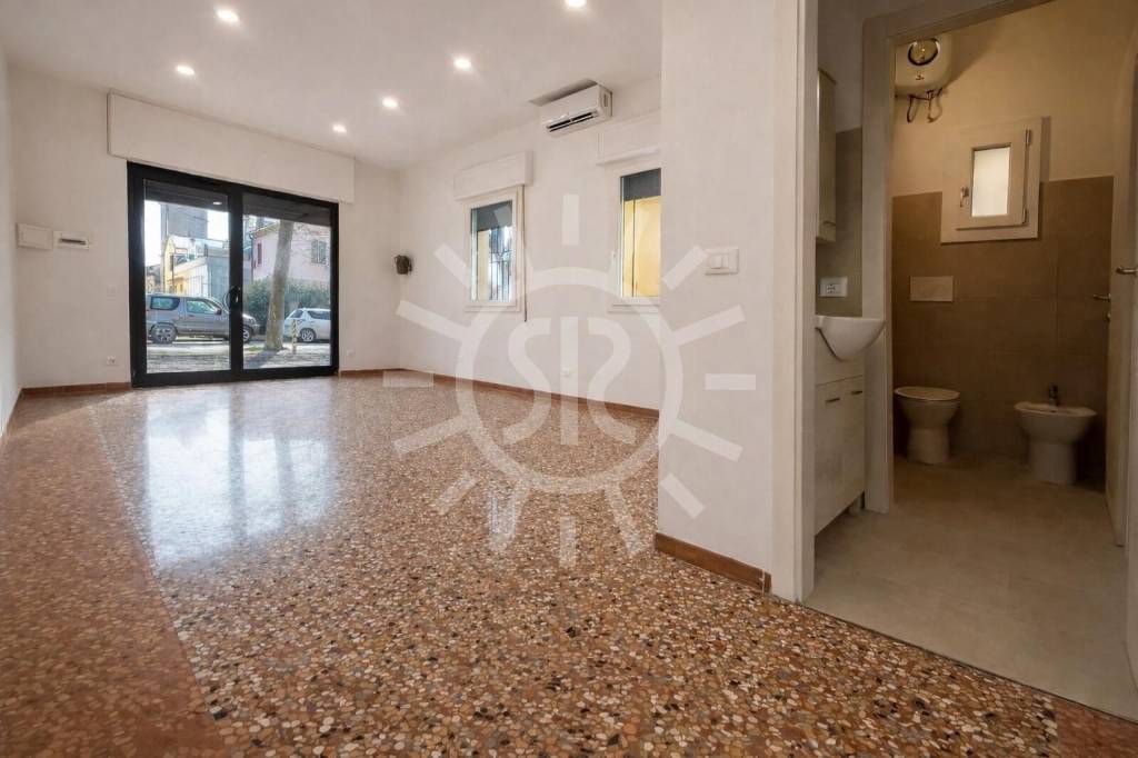 negozio in affitto a Budrio