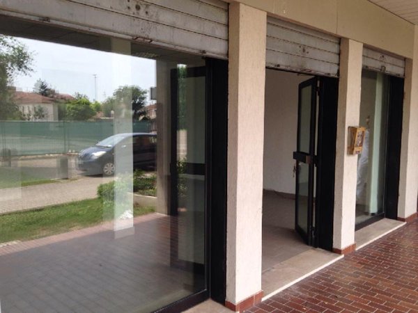 locale commerciale in affitto a Budrio