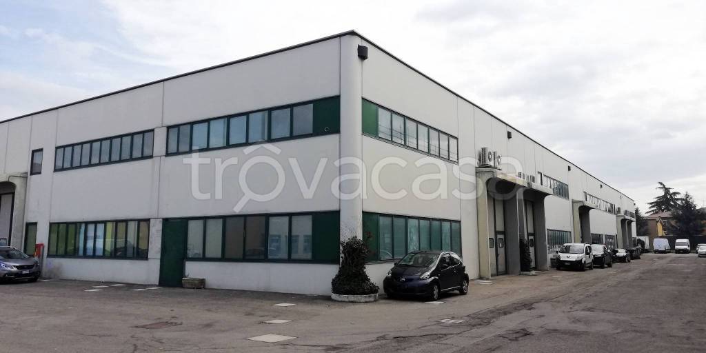 locale commerciale in affitto a Calderara di Reno in zona Lippo