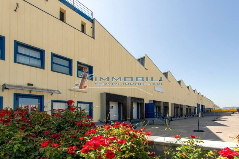 locale commerciale in affitto a Calderara di Reno