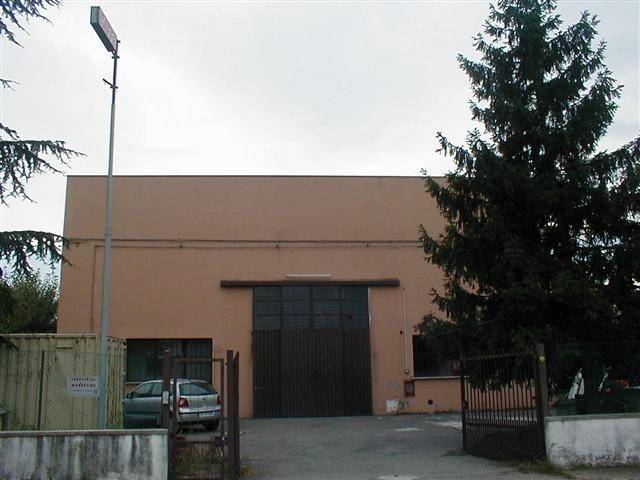 locale commerciale in affitto a Calderara di Reno