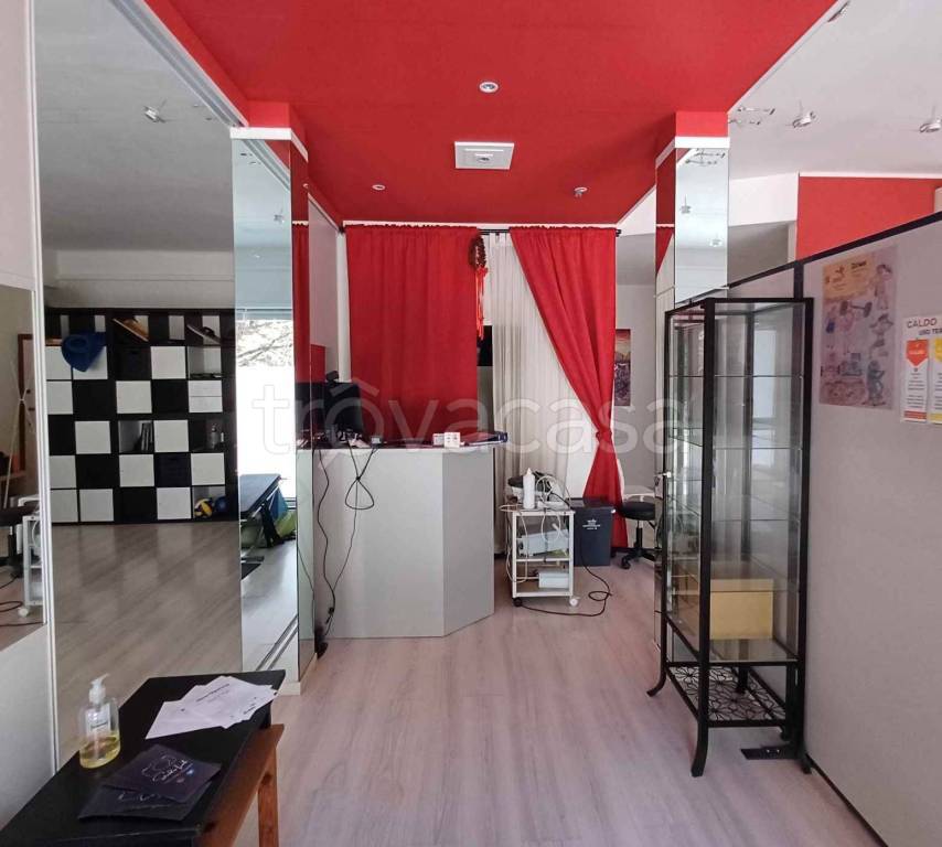 negozio in affitto a Calderara di Reno in zona Longara